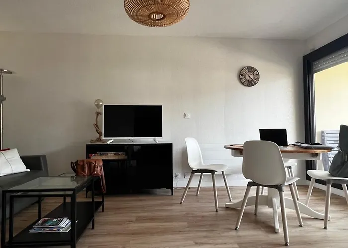 Apartment Near The City Center